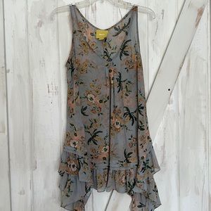 Anthropology Maeve Summer V-neck tunic top. Sz. Medium. Light gray floral